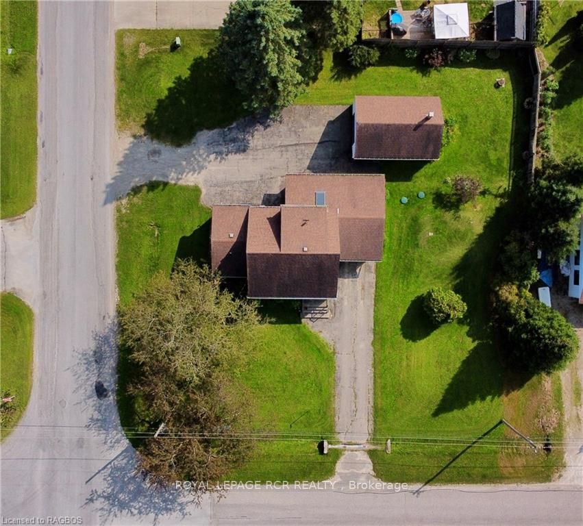 886 16th Street Property Photo 3