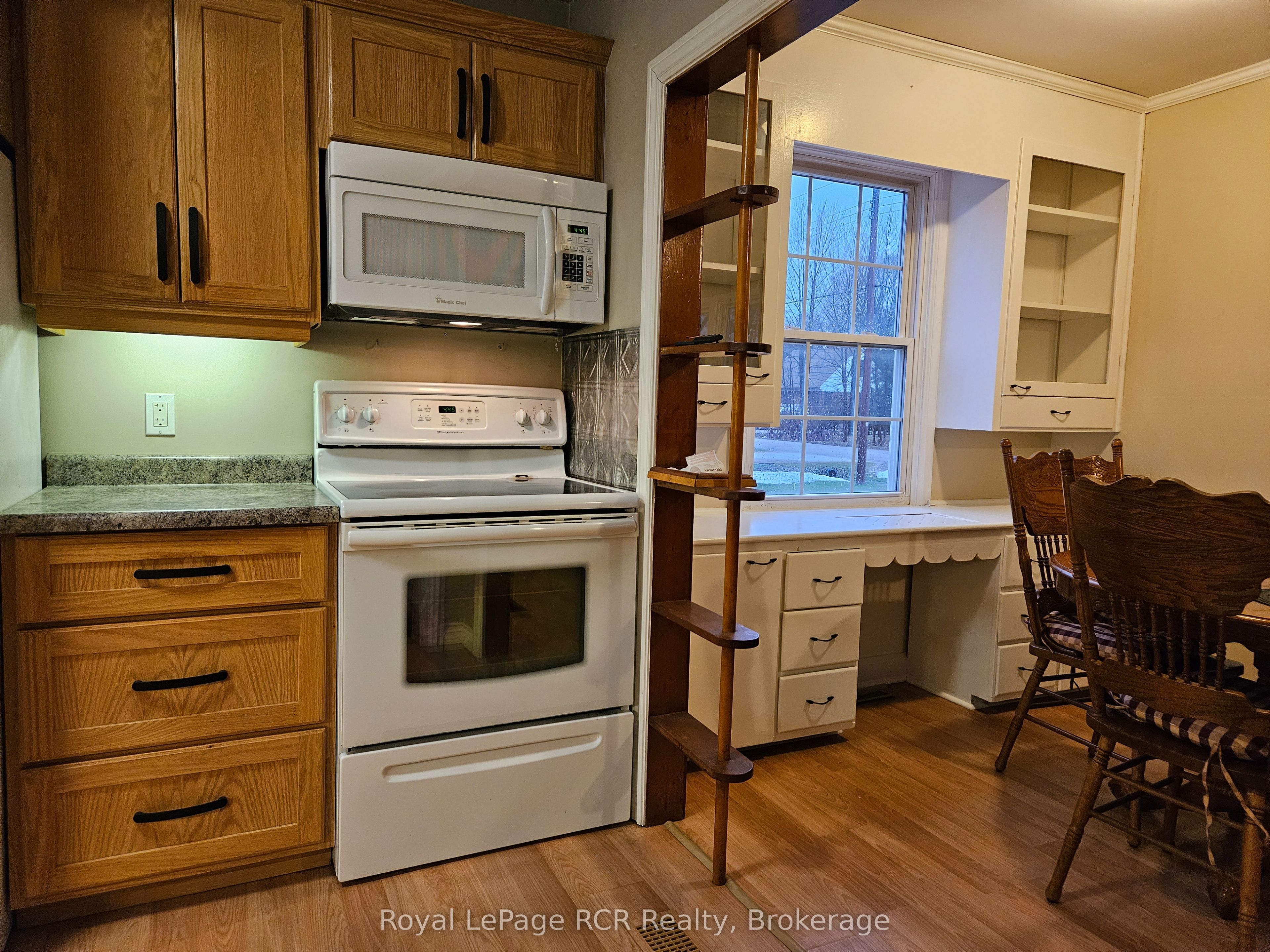886 16th Street Property Photo 4