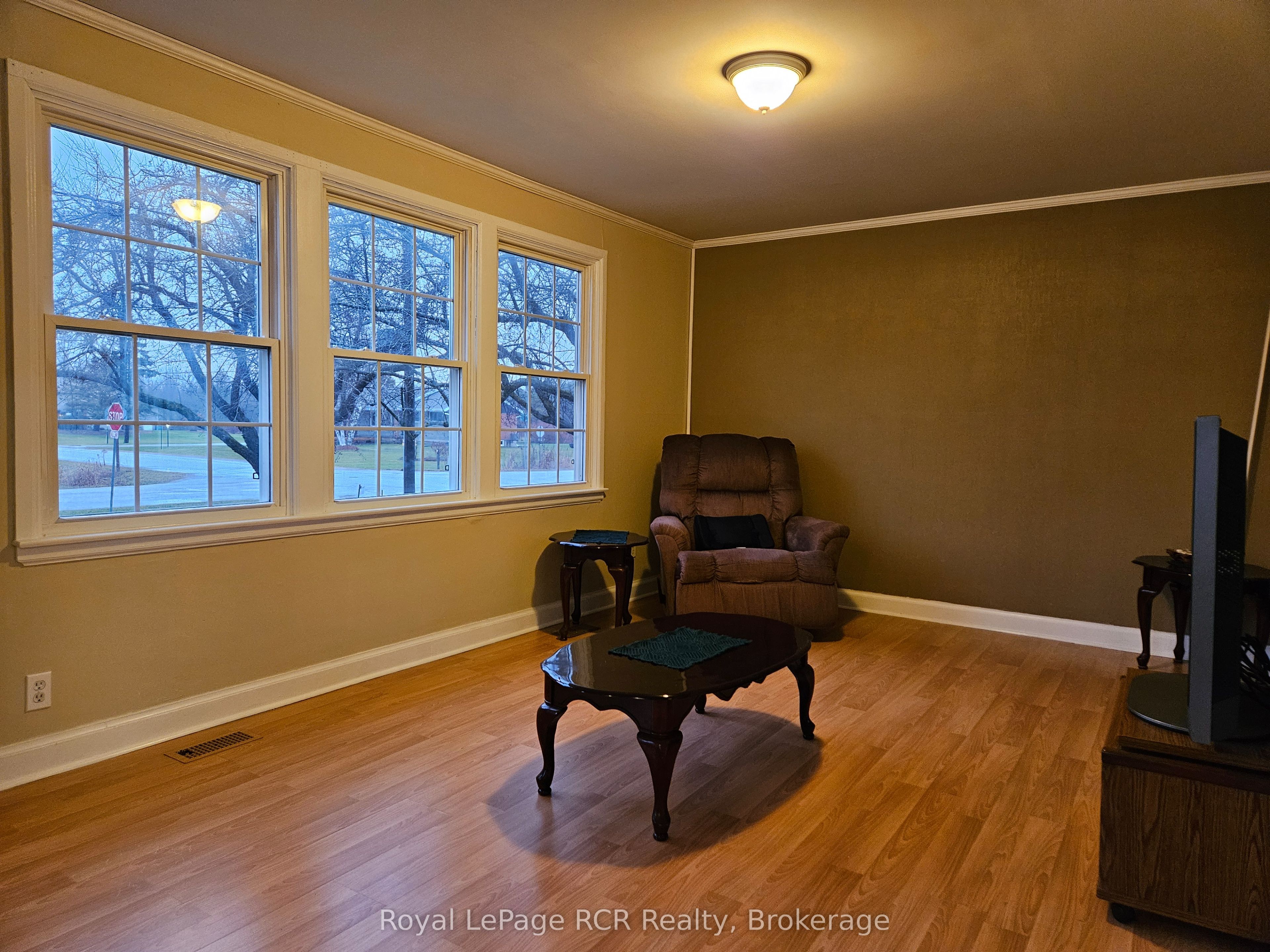 886 16th Street Property Photo 5