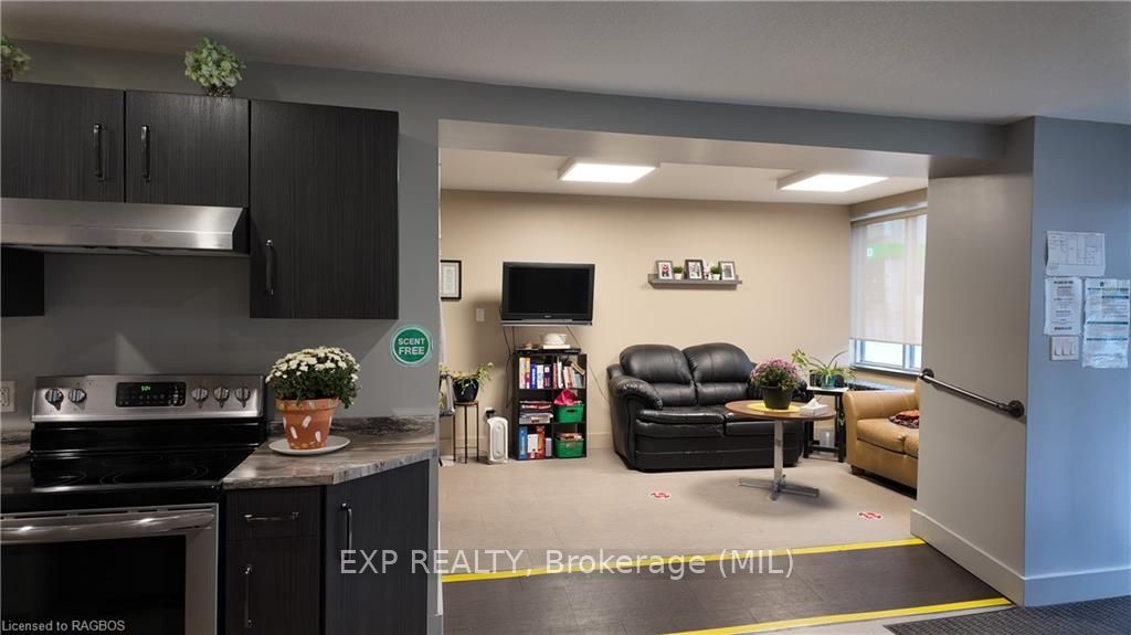 290 10th Street Property Photo 15