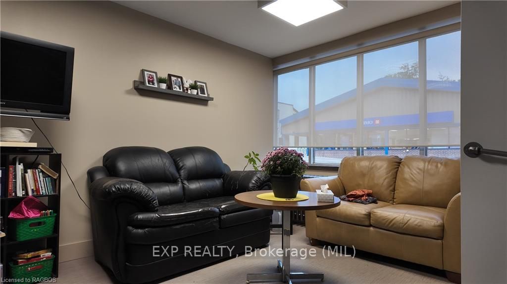 290 10th Street Property Photo 16