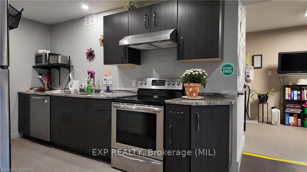 290 10th Street Property Photo 18