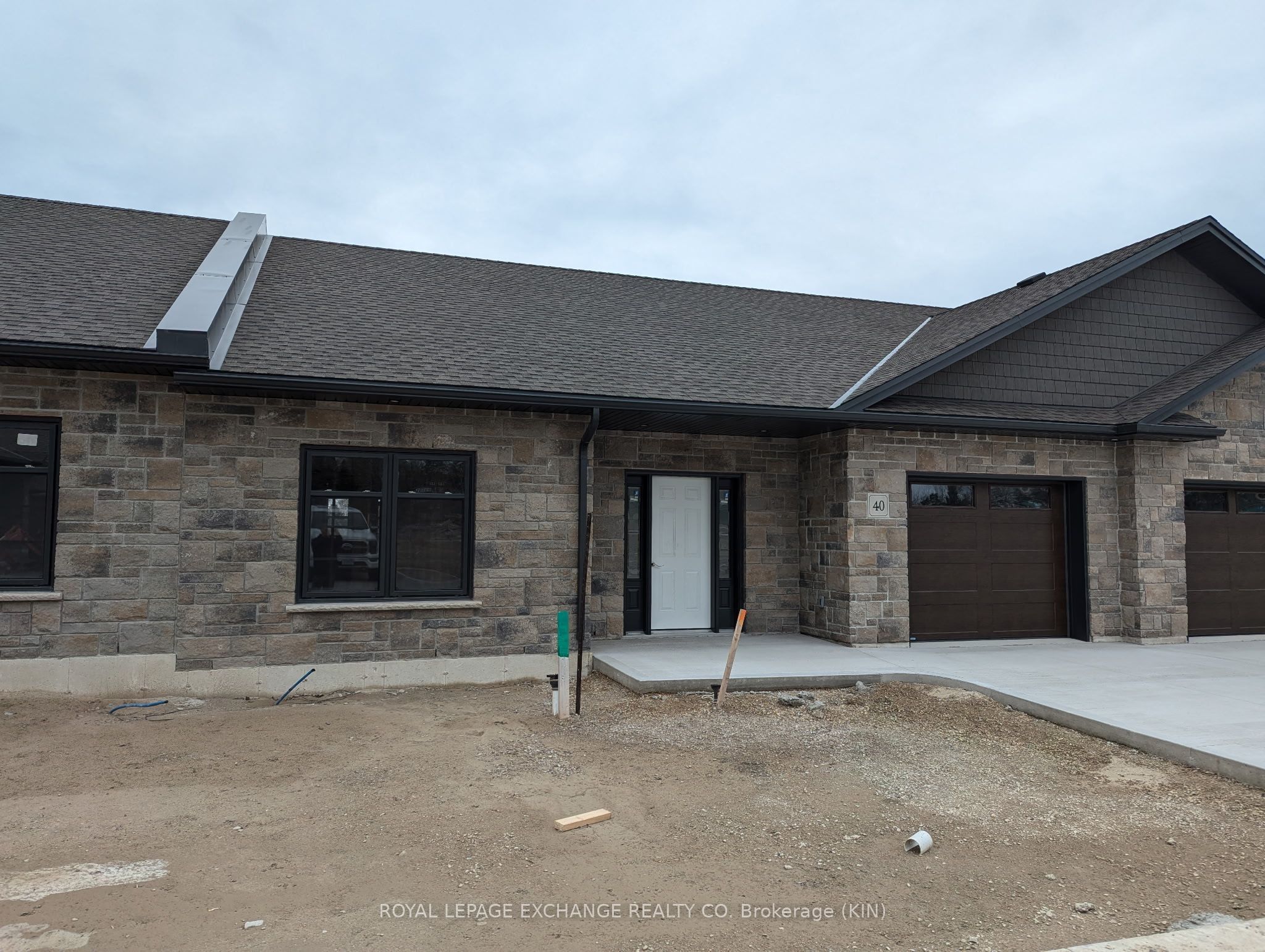 #40 - 1182 QUEEN Street Property Photo 1