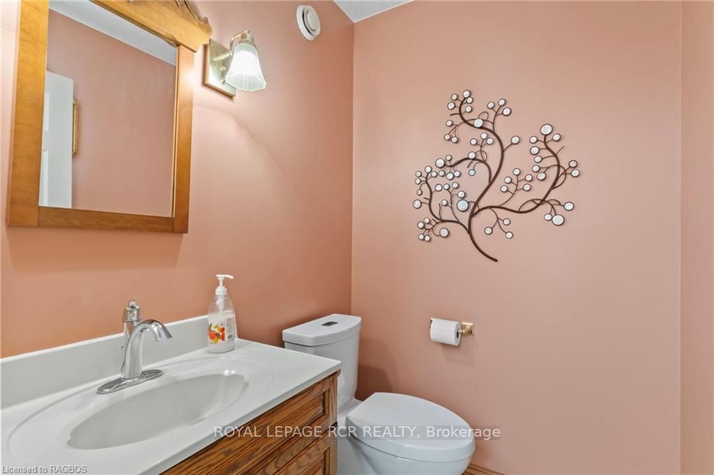 222 2nd Avenue Property Photo 8