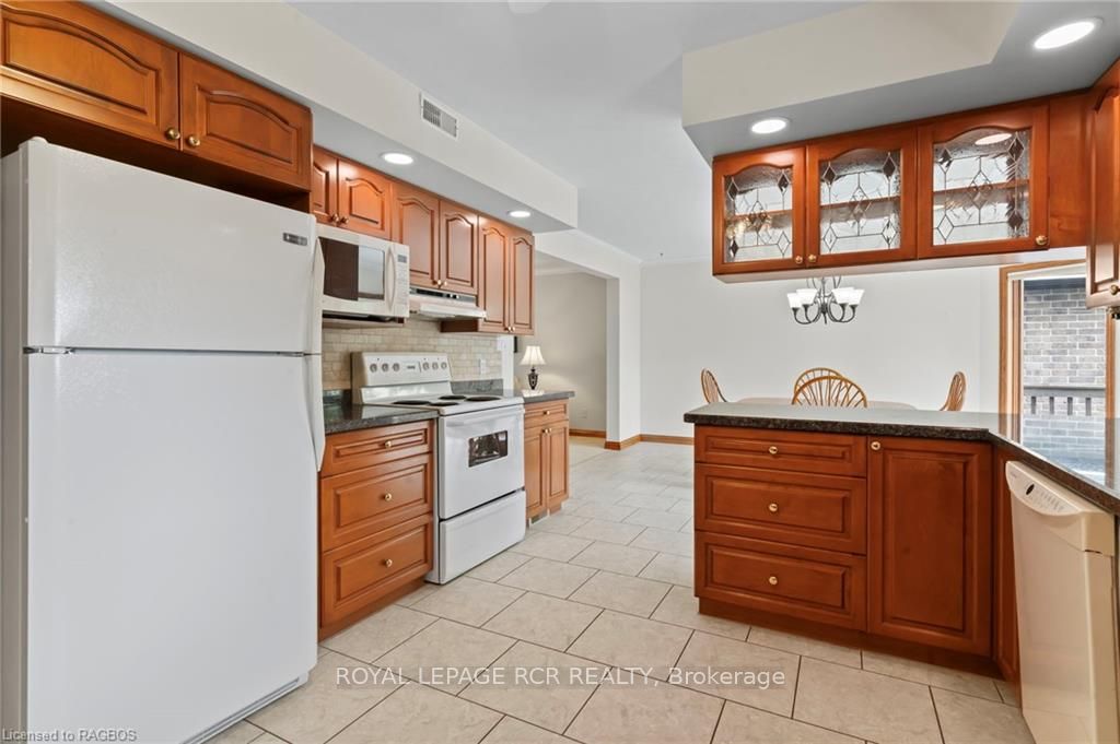 222 2nd Avenue Property Photo 10