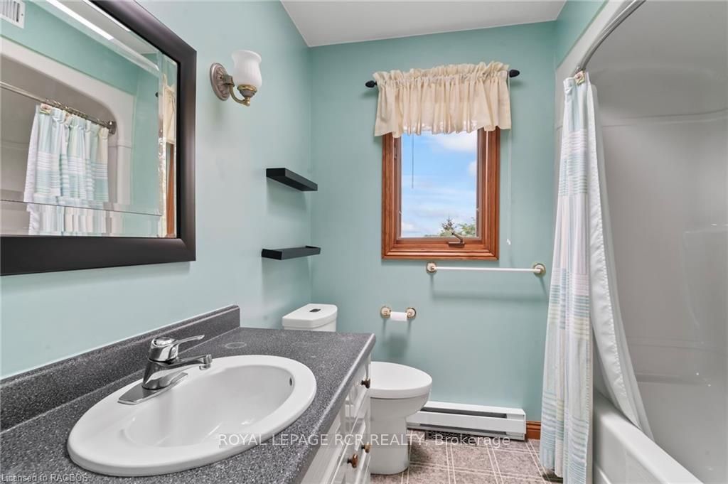 222 2nd Avenue Property Photo 17