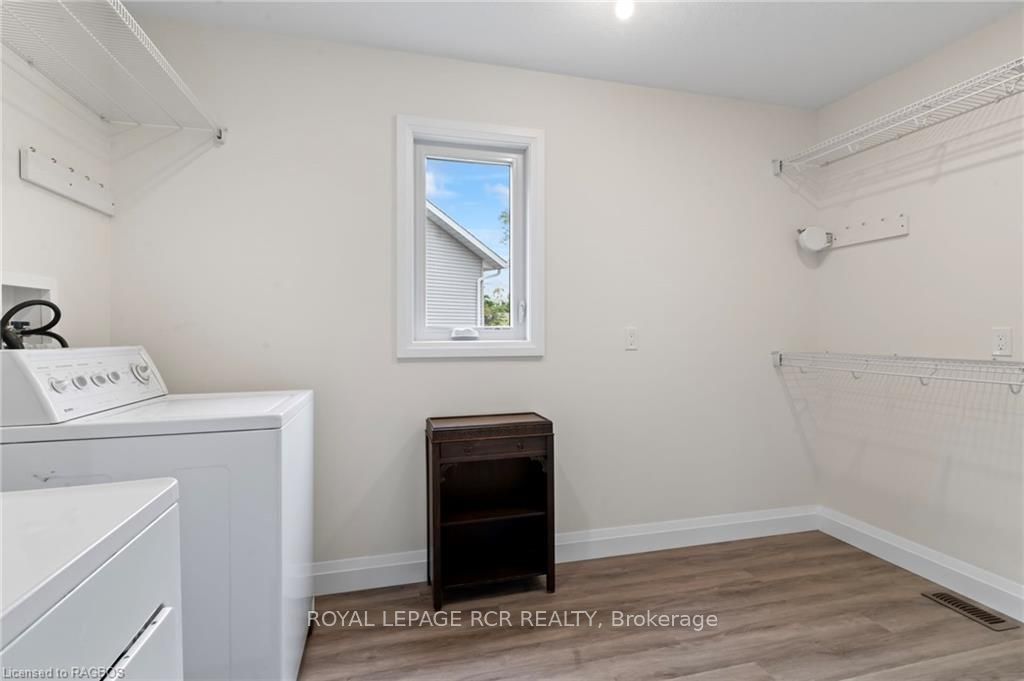 222 2nd Avenue Property Photo 22