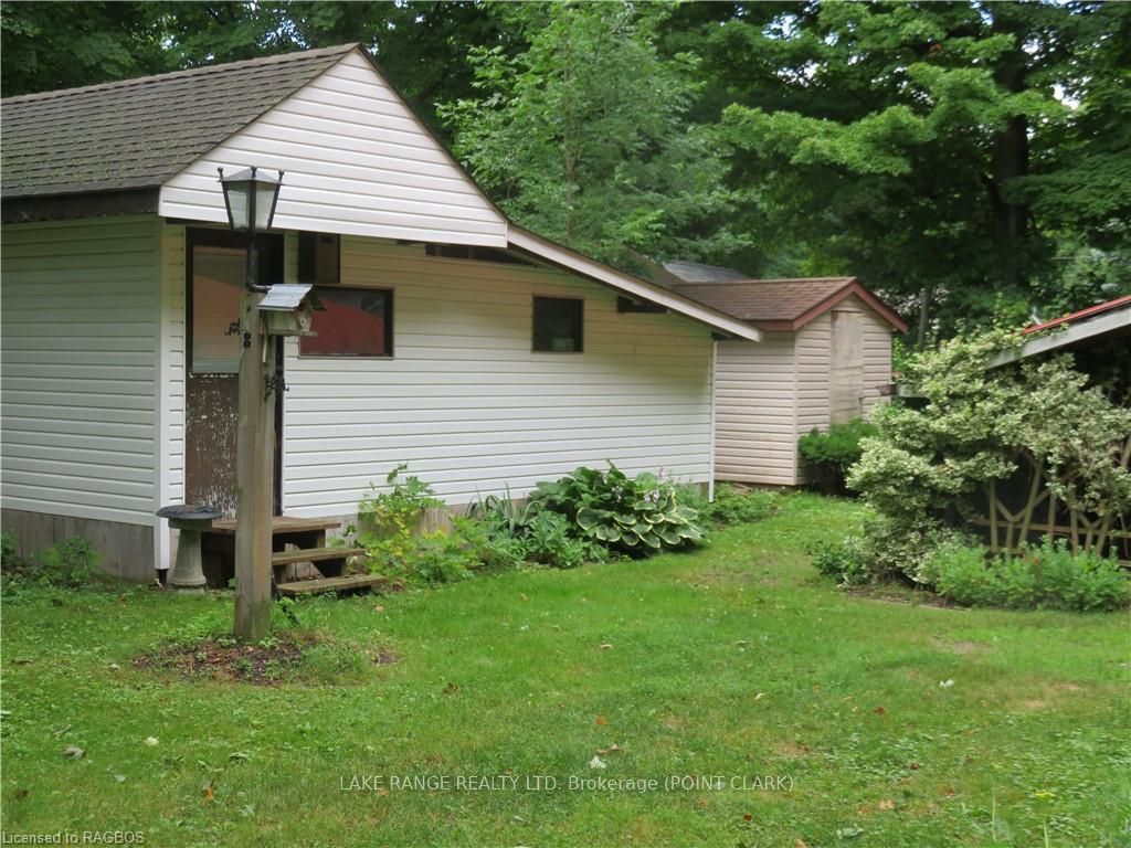 303 Sauk Court Property Photo 3