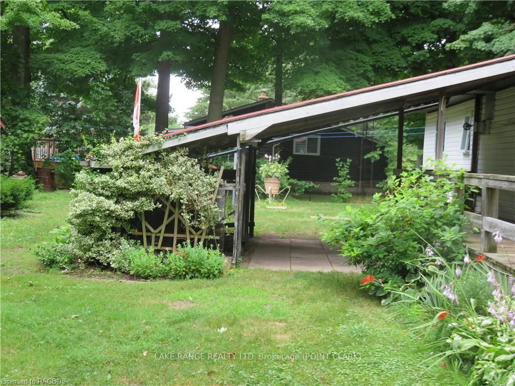 303 Sauk Court Property Photo 4