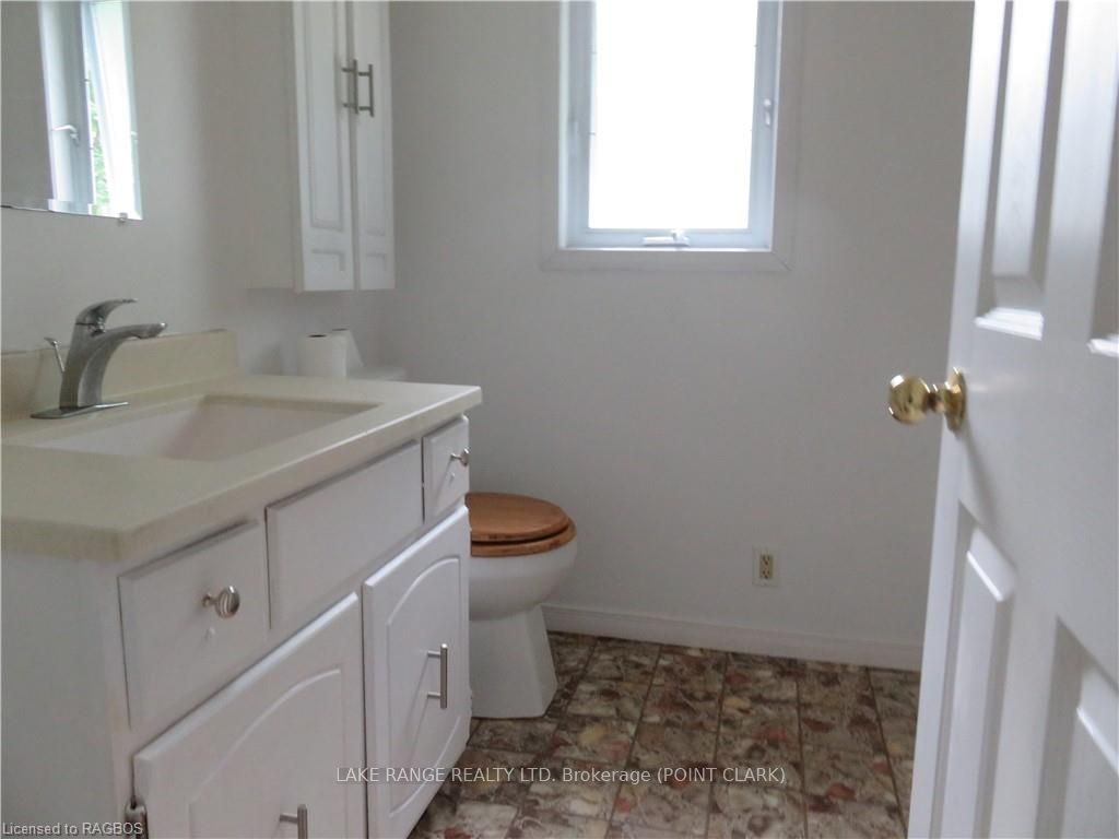 303 Sauk Court Property Photo 6