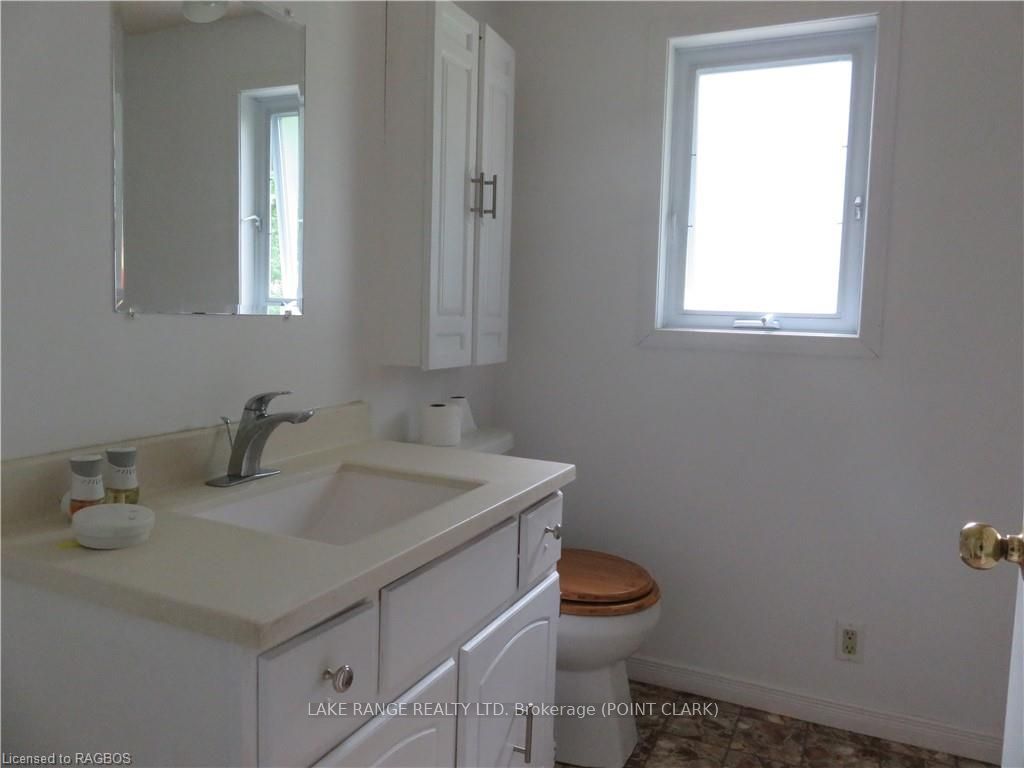303 Sauk Court Property Photo 7