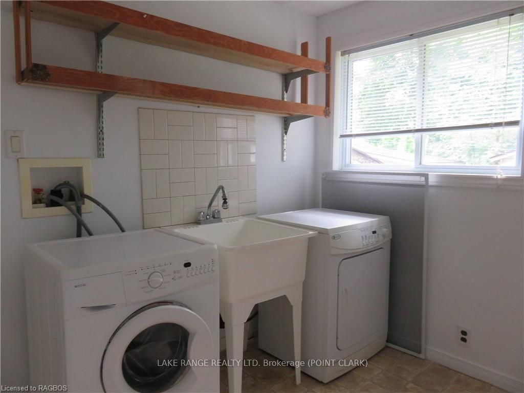 303 Sauk Court Property Photo 8