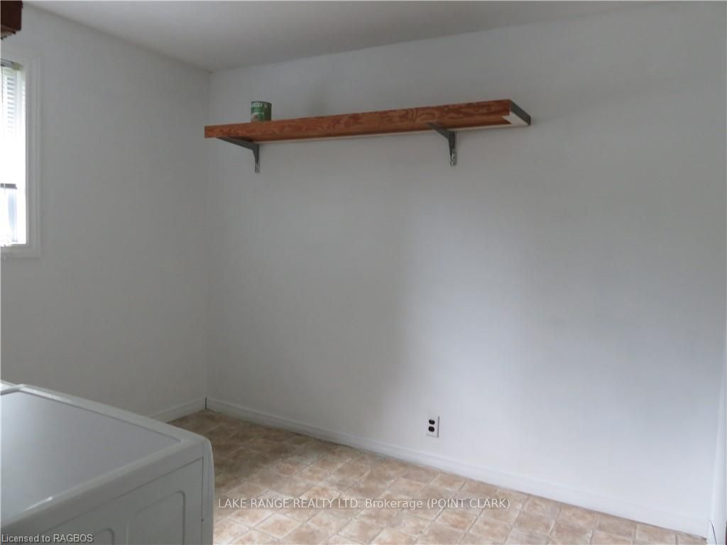 303 Sauk Court Property Photo 9