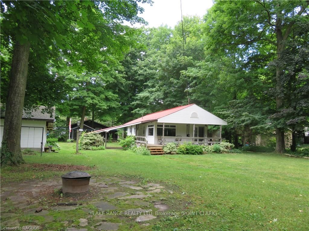 303 Sauk Court Property Photo 23