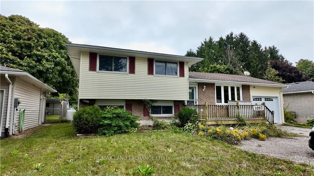 1097 Williamsburg Street Property Photo 1