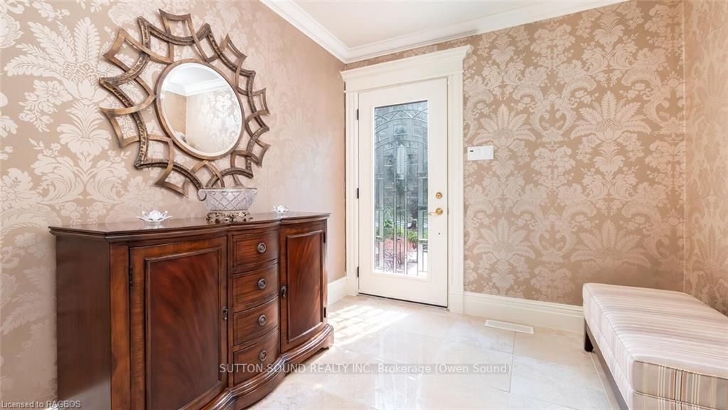 560 5th Street Property Photo 7