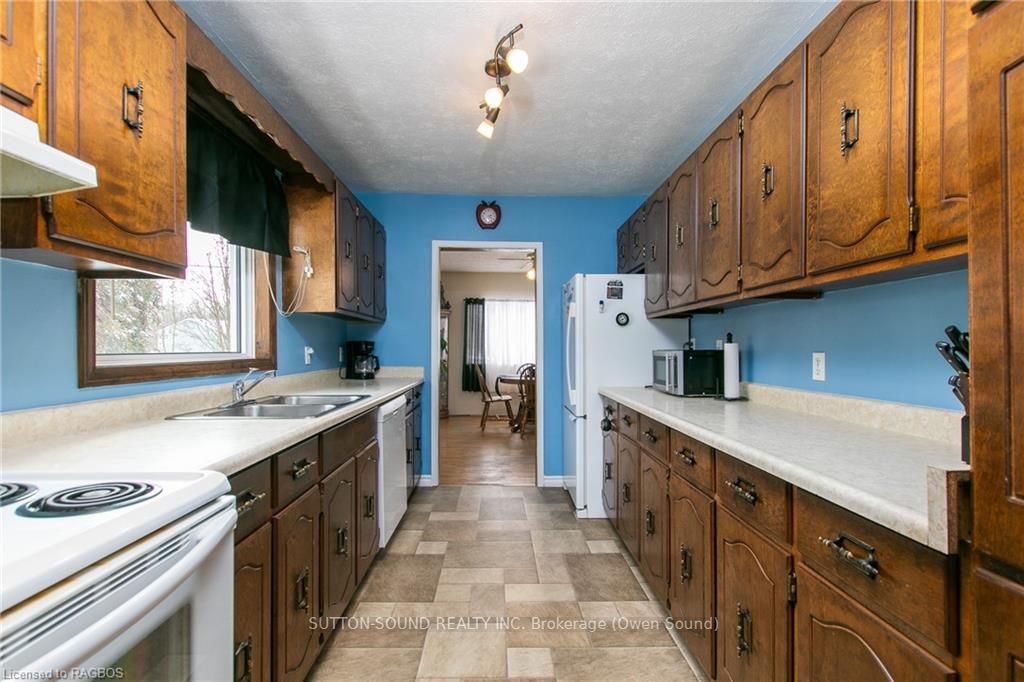 150 Sir Johns Crescent Property Photo 16