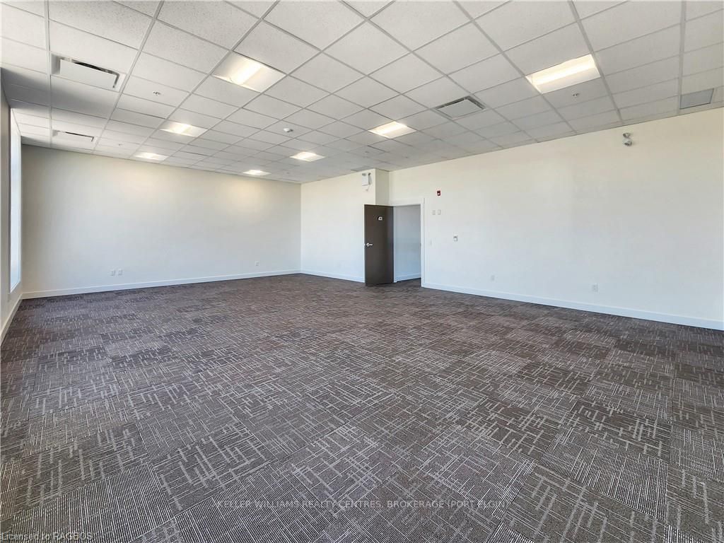 #211 - 1020 Goderich Street Property Photo 4