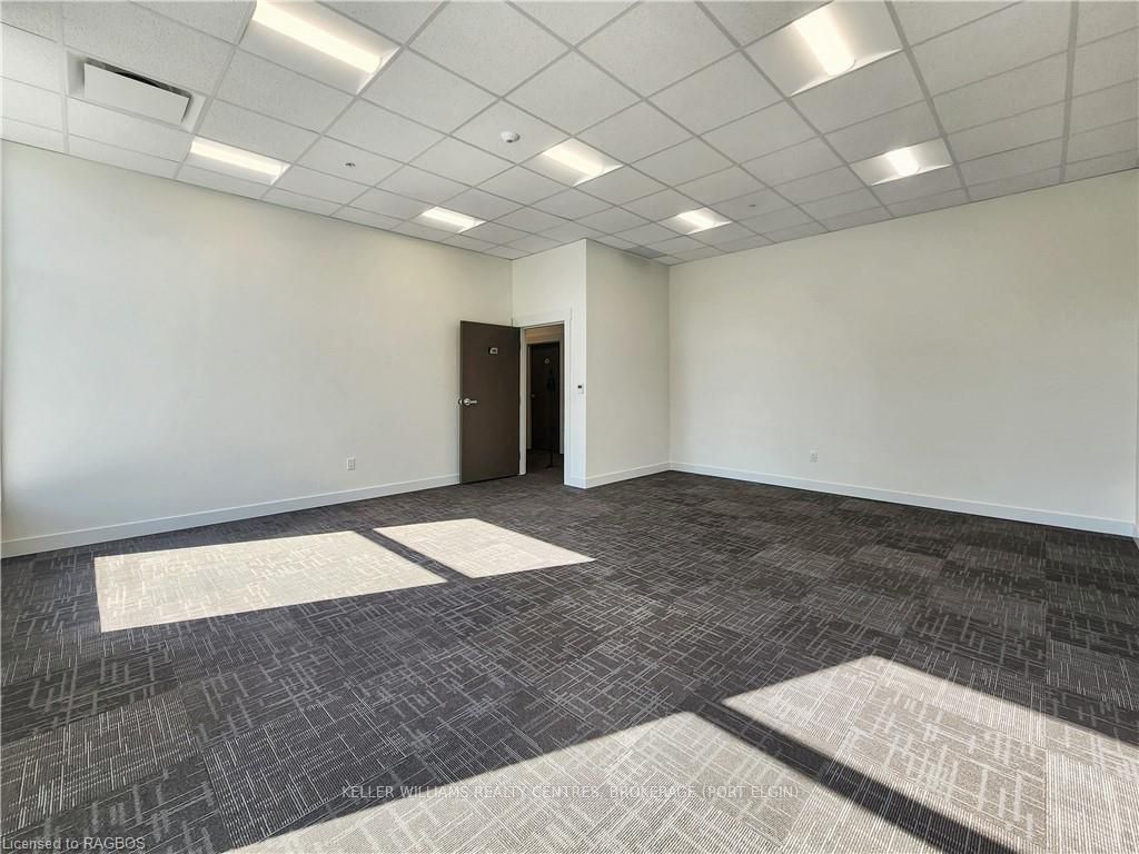 #114 - 1020 Goderich Street Property Photo 6