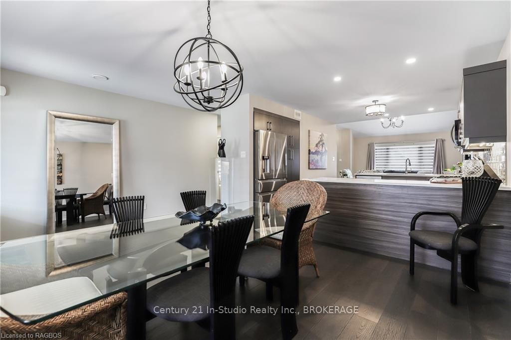 160 Hawthorn Crescent Property Photo 10