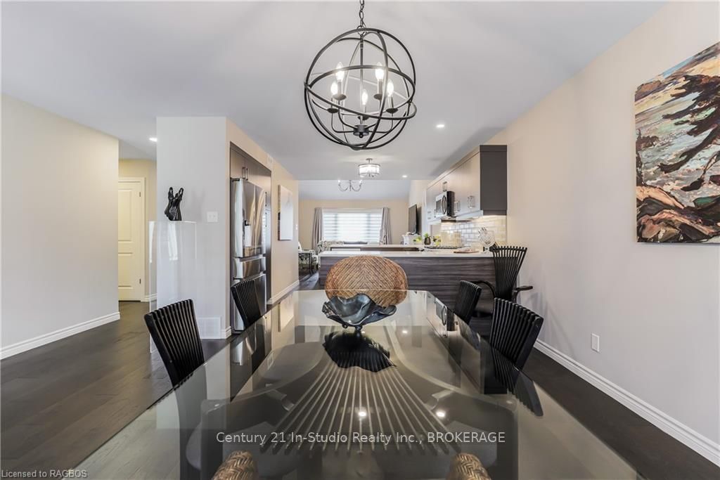 160 Hawthorn Crescent Property Photo 11