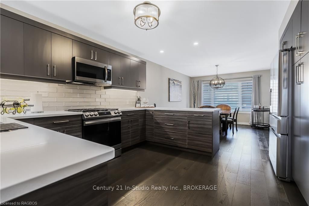 160 Hawthorn Crescent Property Photo 15