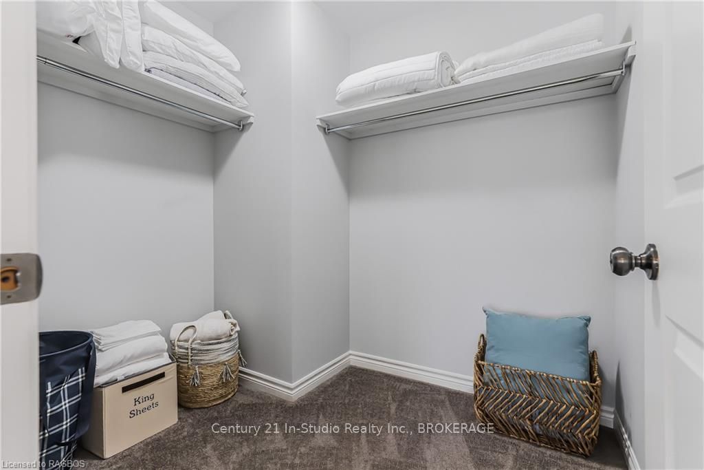 160 Hawthorn Crescent Property Photo 24
