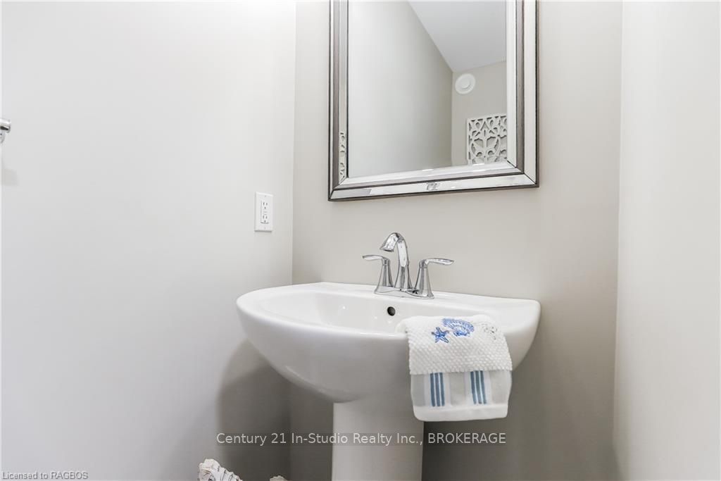 160 Hawthorn Crescent Property Photo 29