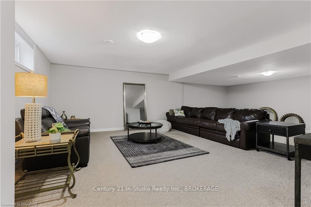 160 Hawthorn Crescent Property Photo 30