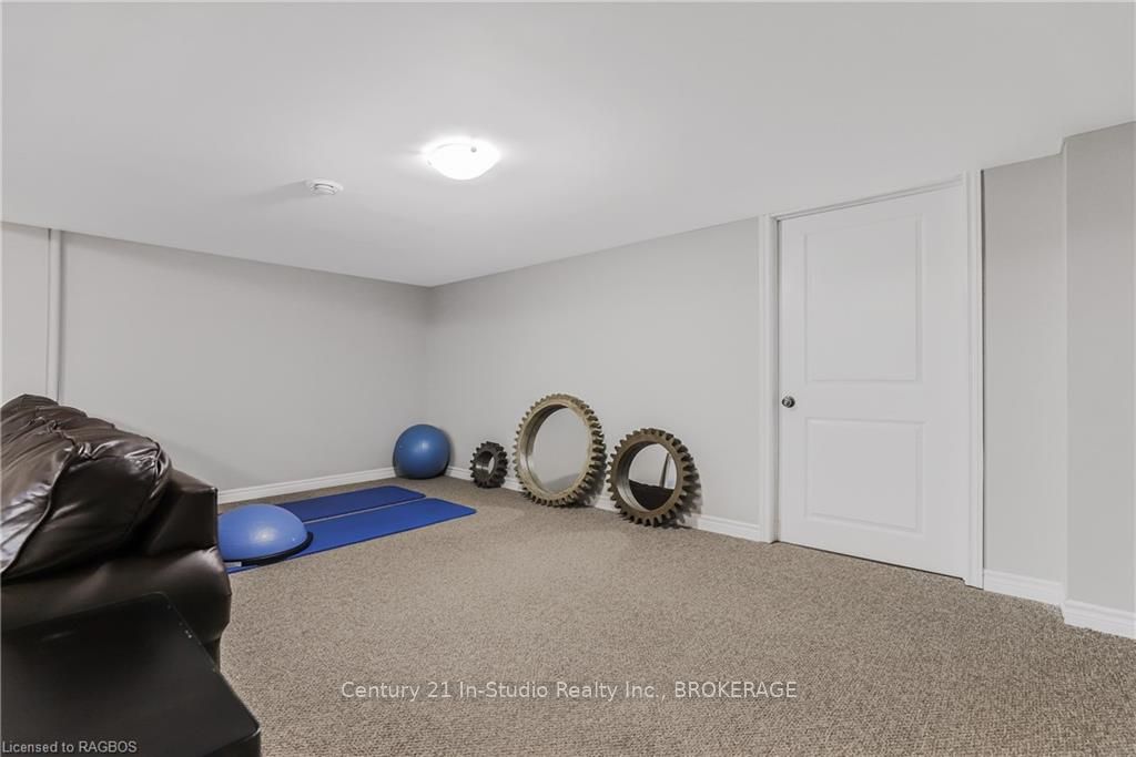 160 Hawthorn Crescent Property Photo 34