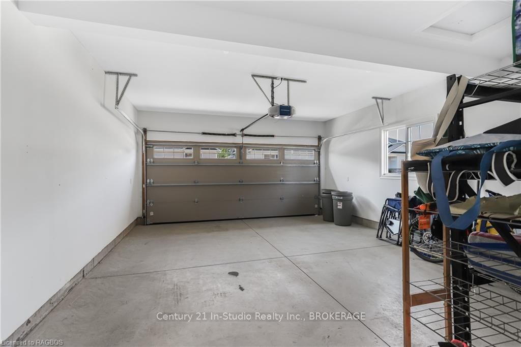 160 Hawthorn Crescent Property Photo 39