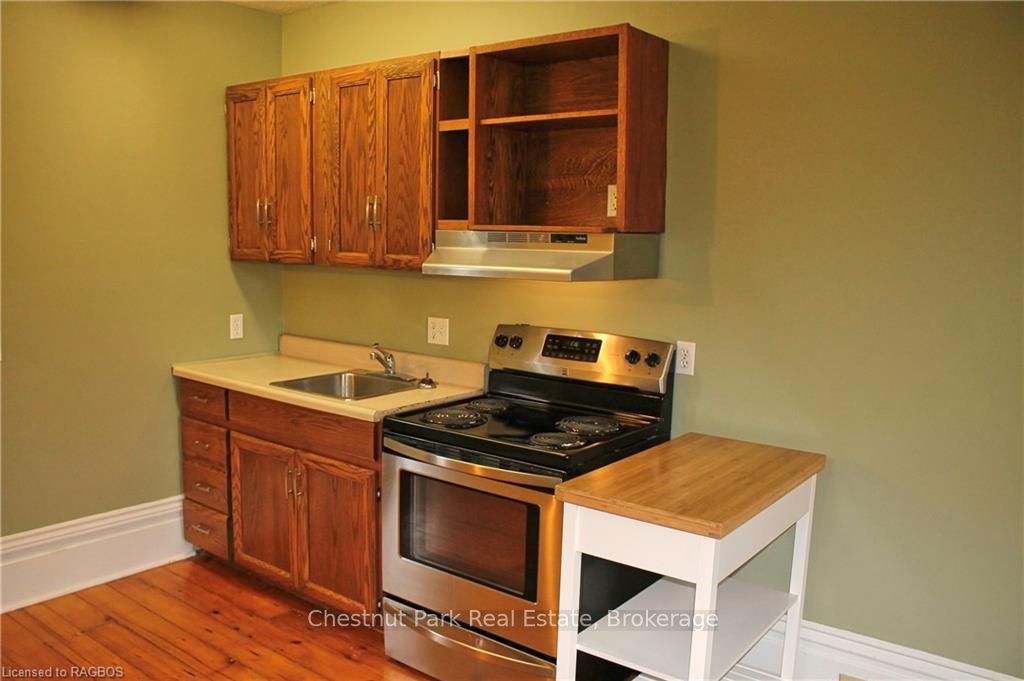 319 Berford Street Property Photo 9