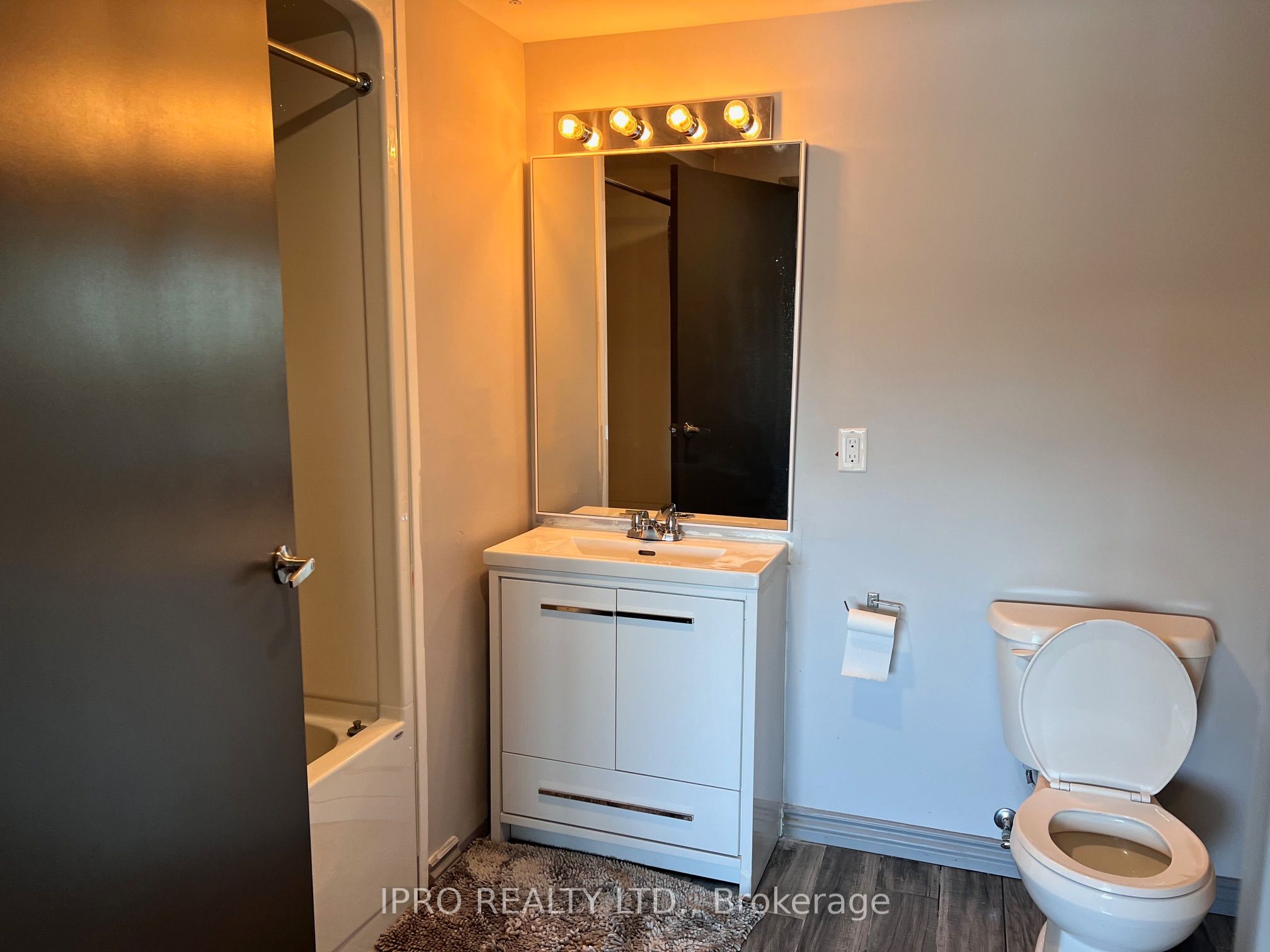#b211 - 275 Larch Street Property Photo 11
