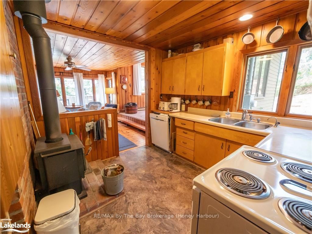15598 Georgian Bay Shore Property Photo 10