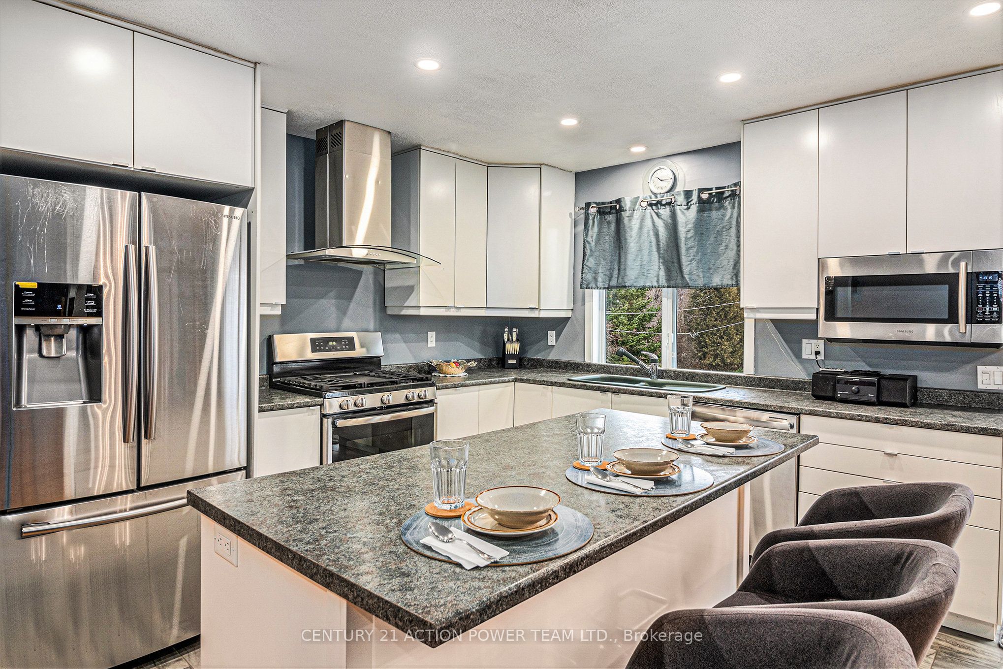 2437 Pilon Road Property Photo 8