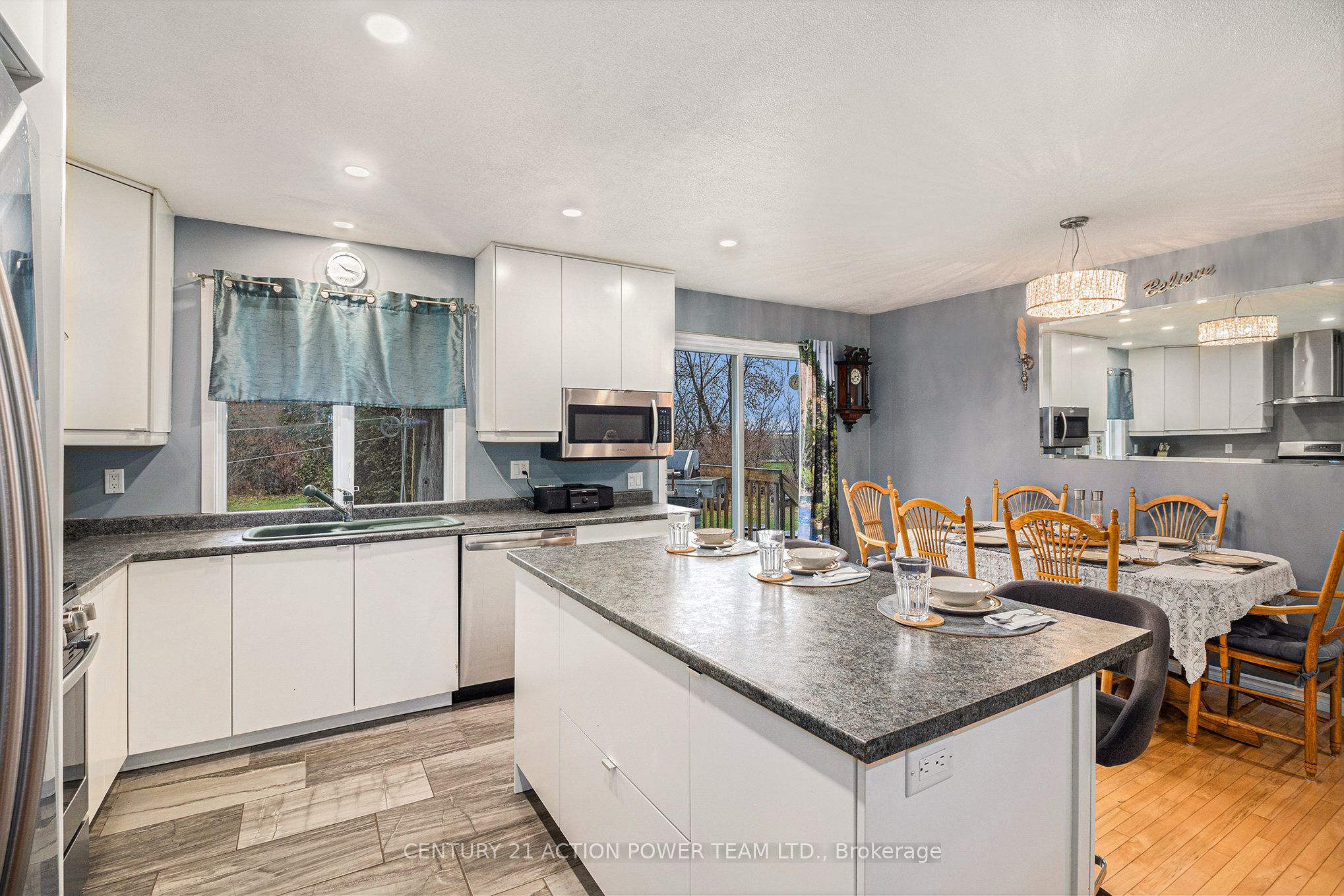 2437 Pilon Road Property Photo 10