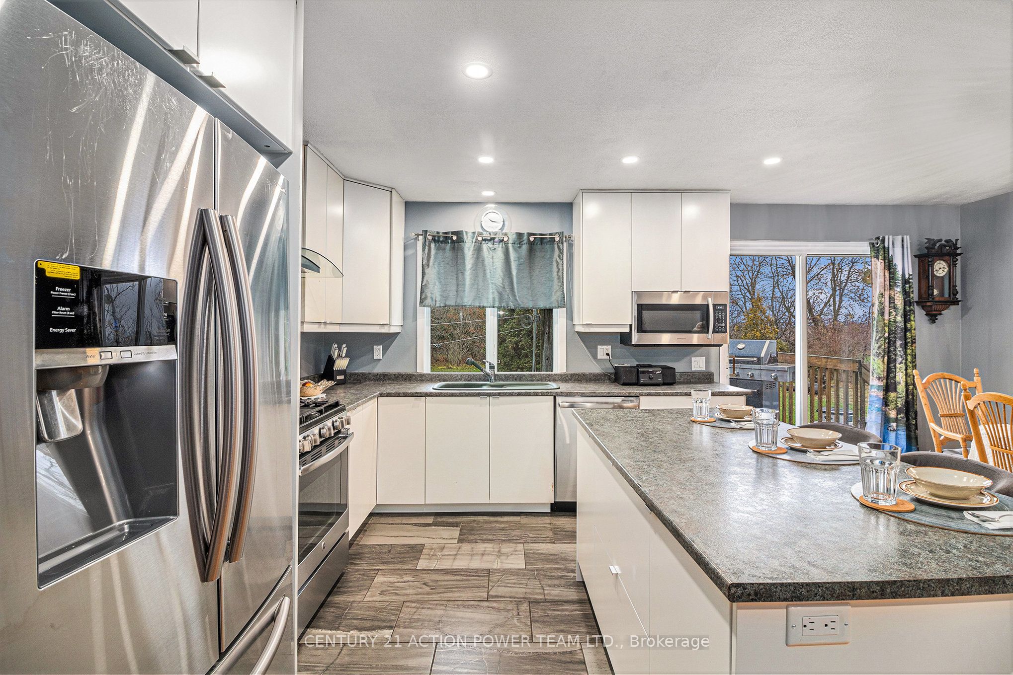 2437 Pilon Road Property Photo 11