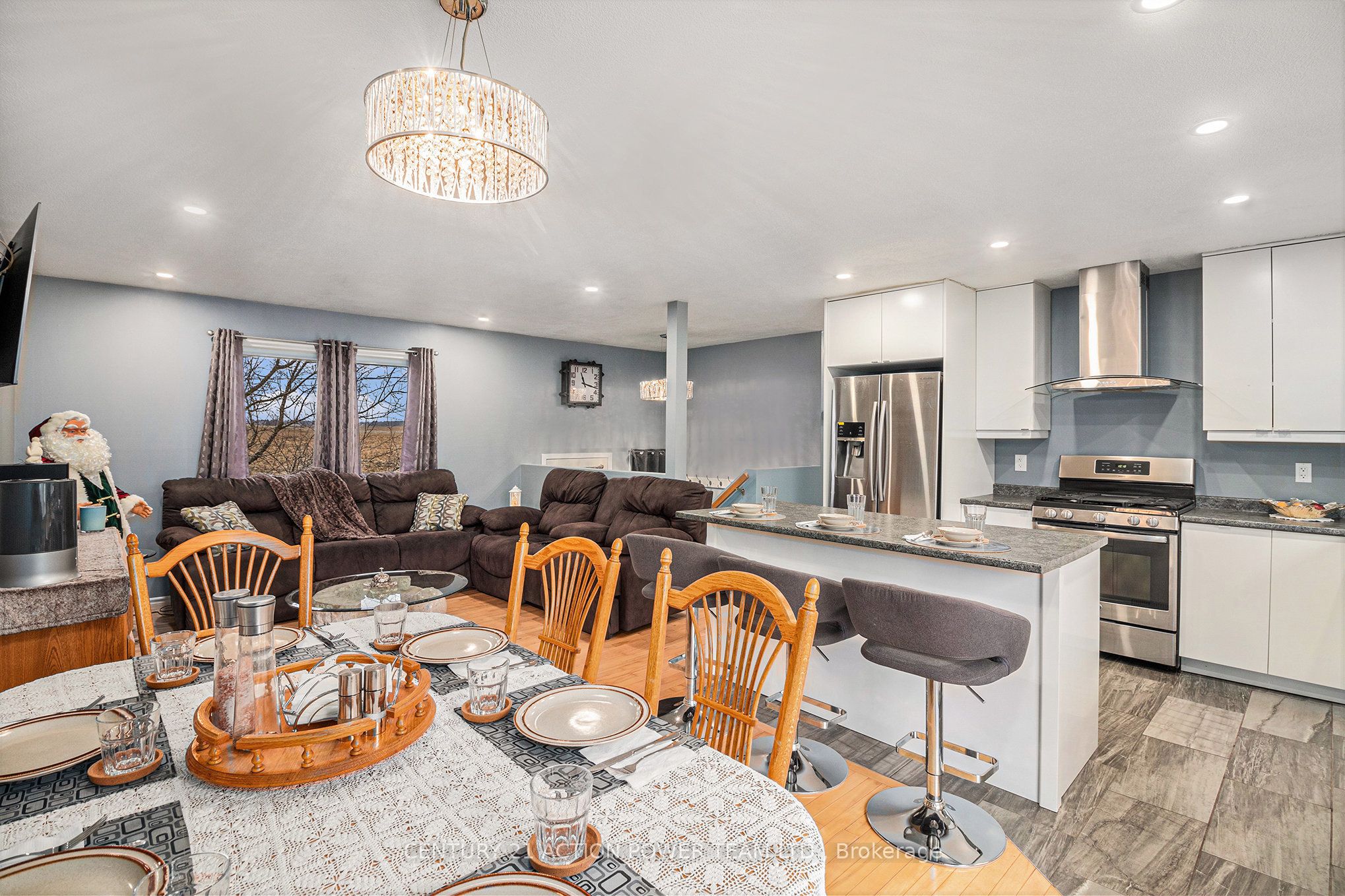 2437 Pilon Road Property Photo 14