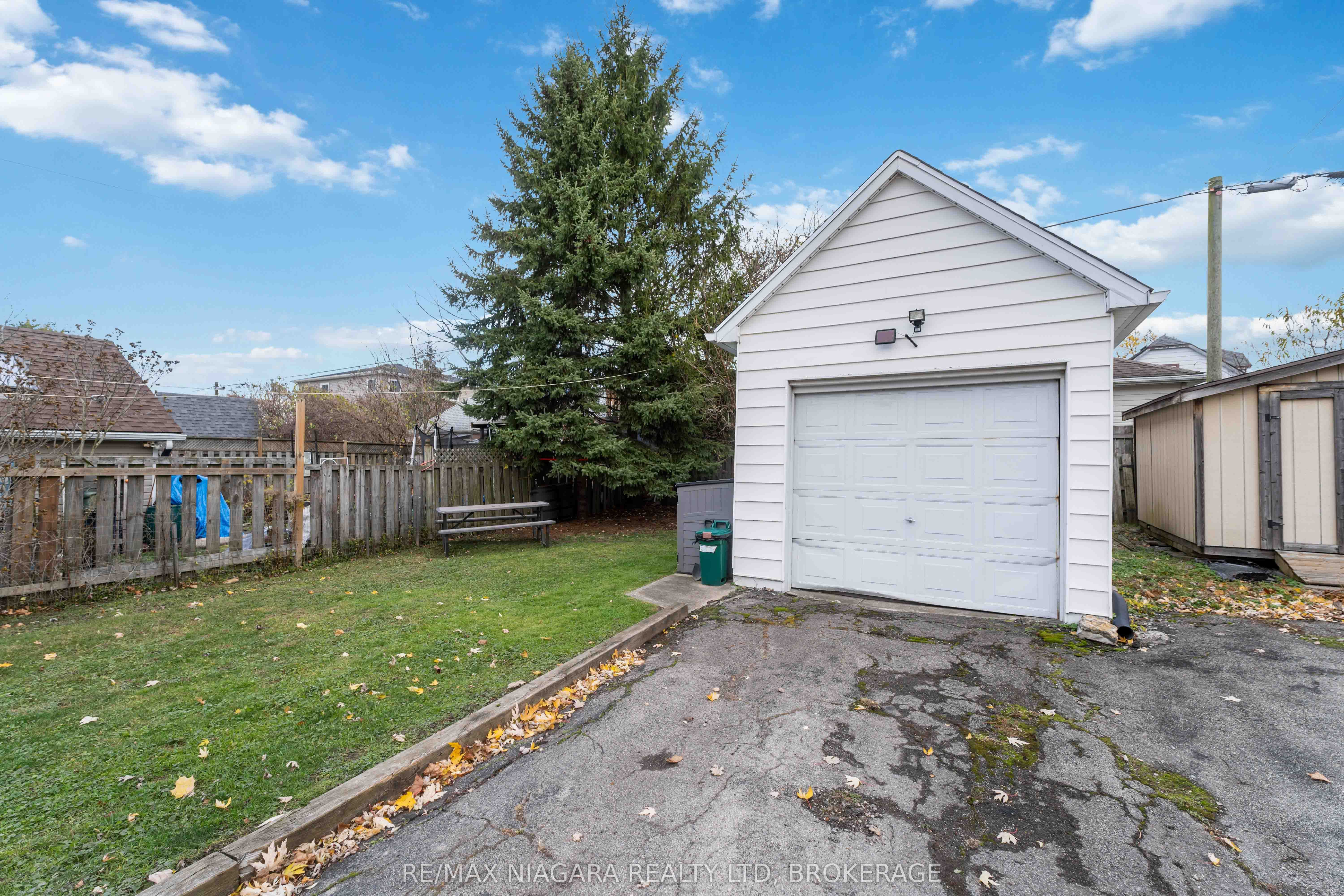 433 Davis Street Property Photo 4