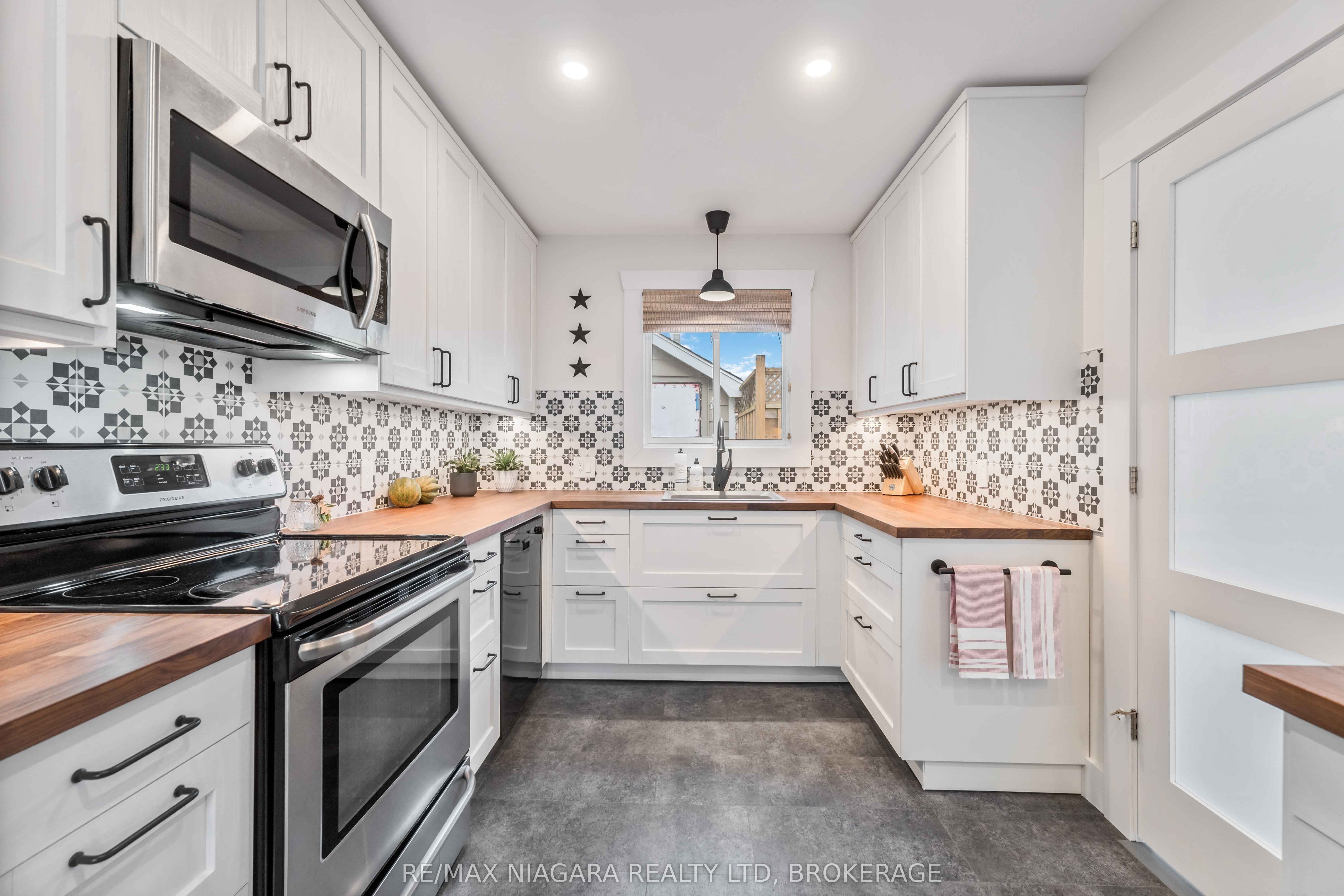 433 Davis Street Property Photo 16