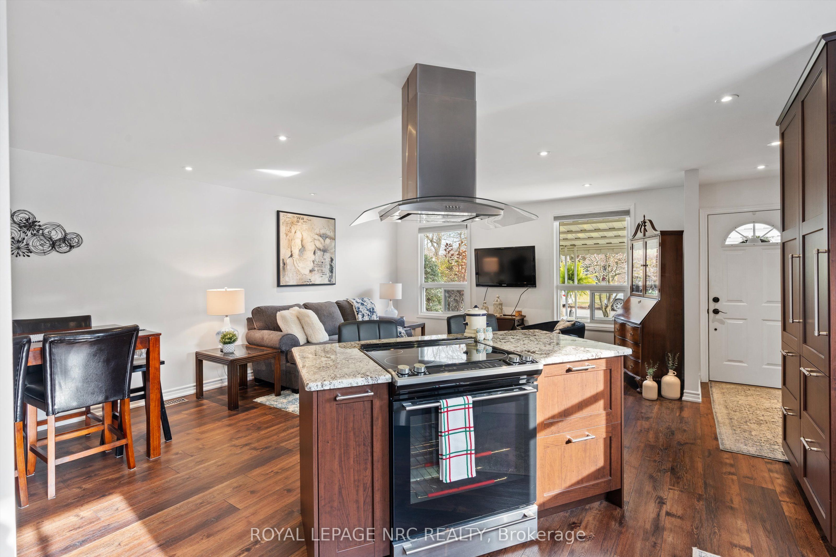 6921 Waters Avenue Property Photo 10