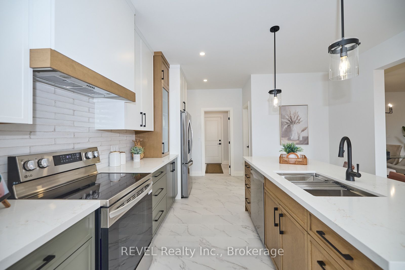 7363 Sherrilee Crescent Property Photo 11