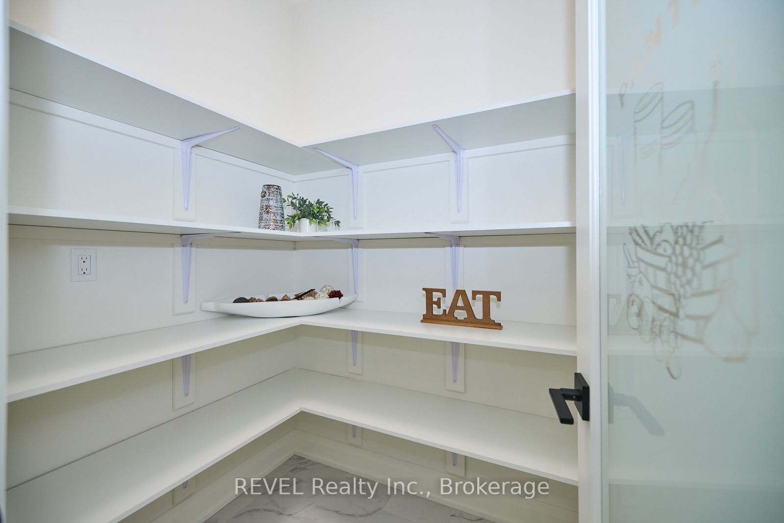 7363 Sherrilee Crescent Property Photo 13