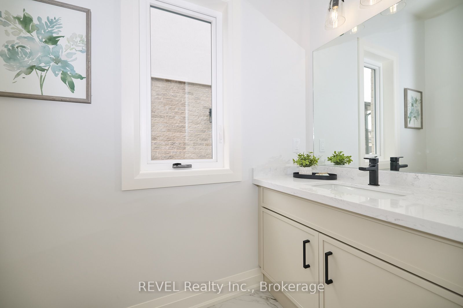 7363 Sherrilee Crescent Property Photo 14