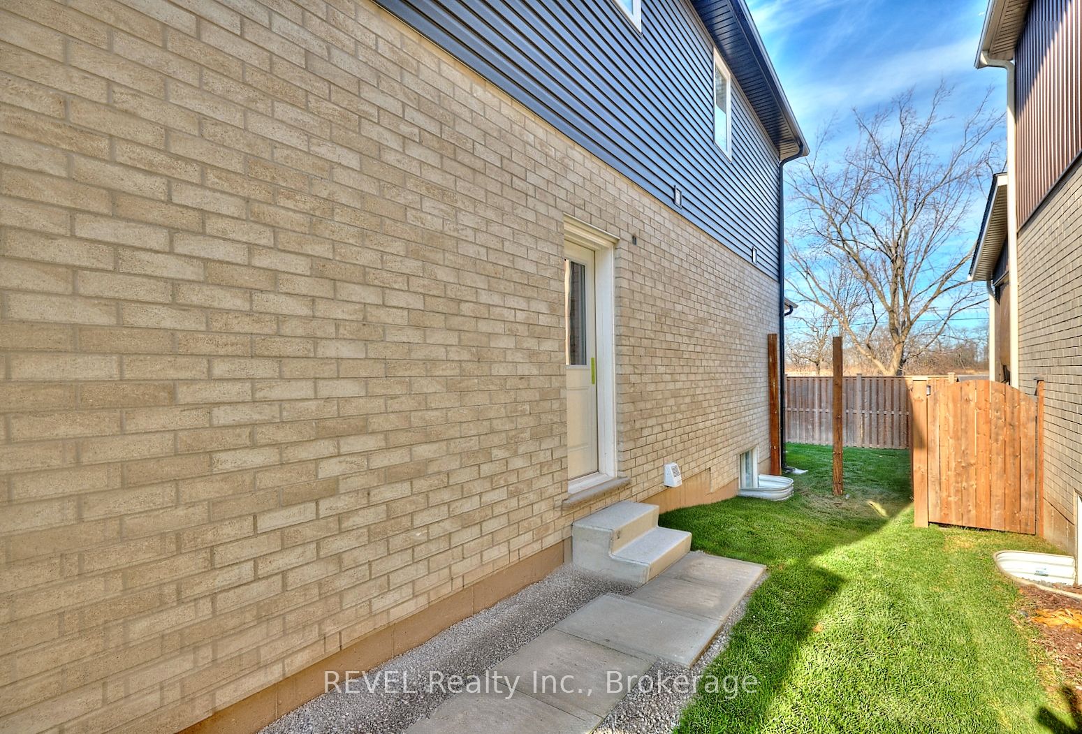 7363 Sherrilee Crescent Property Photo 39