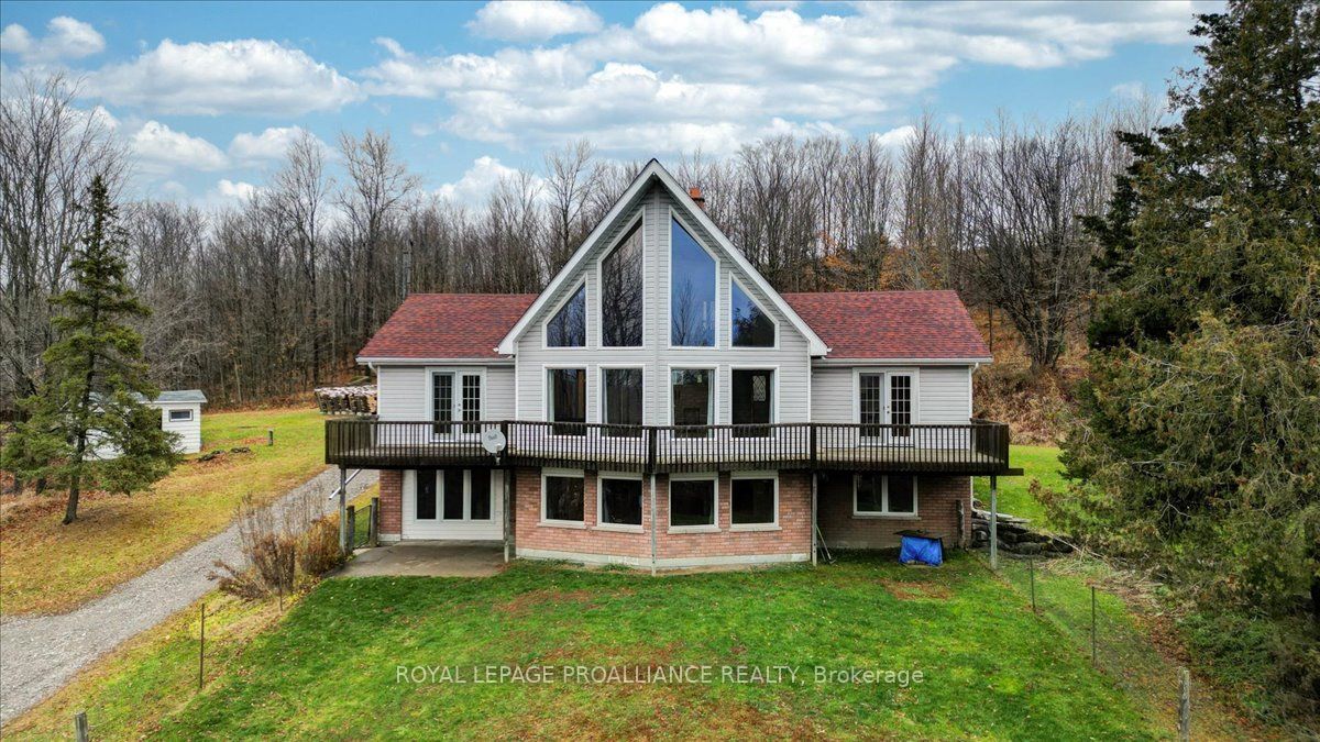 884 Centre Line Road Property Photo 1