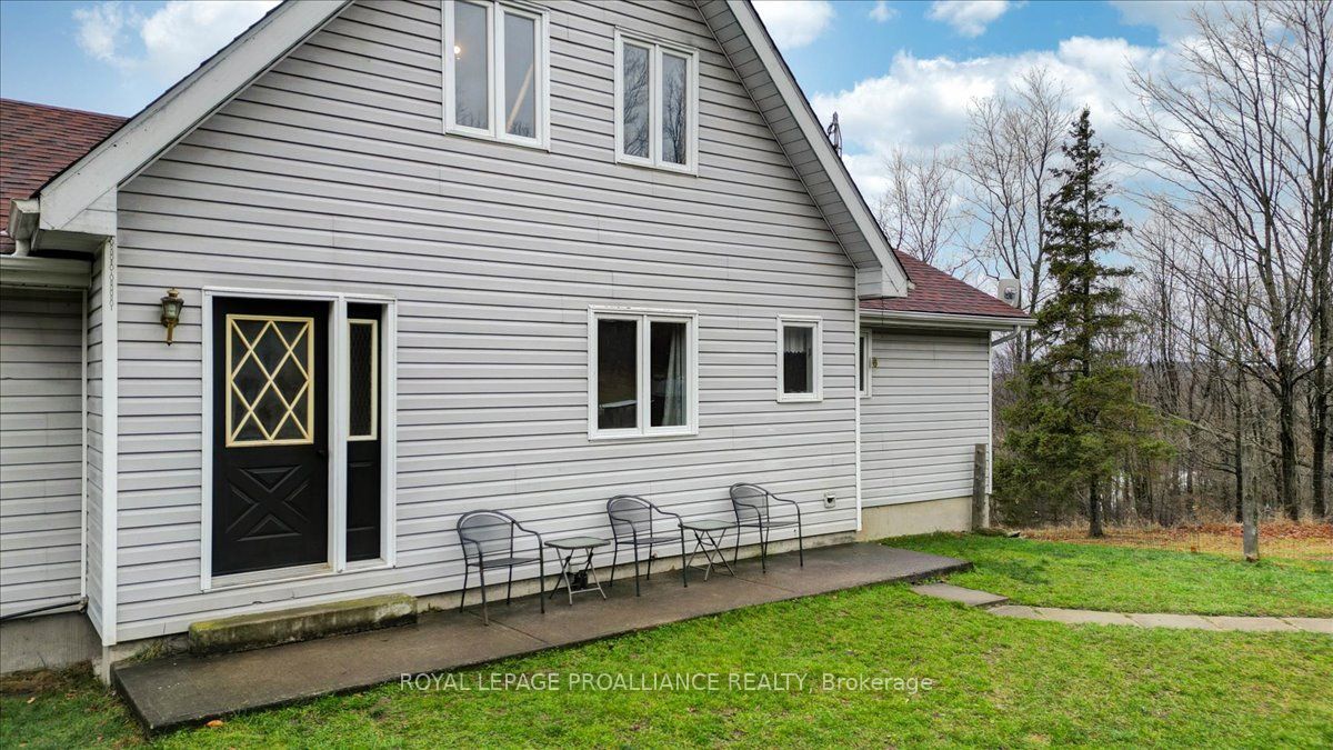 884 Centre Line Road Property Photo 2