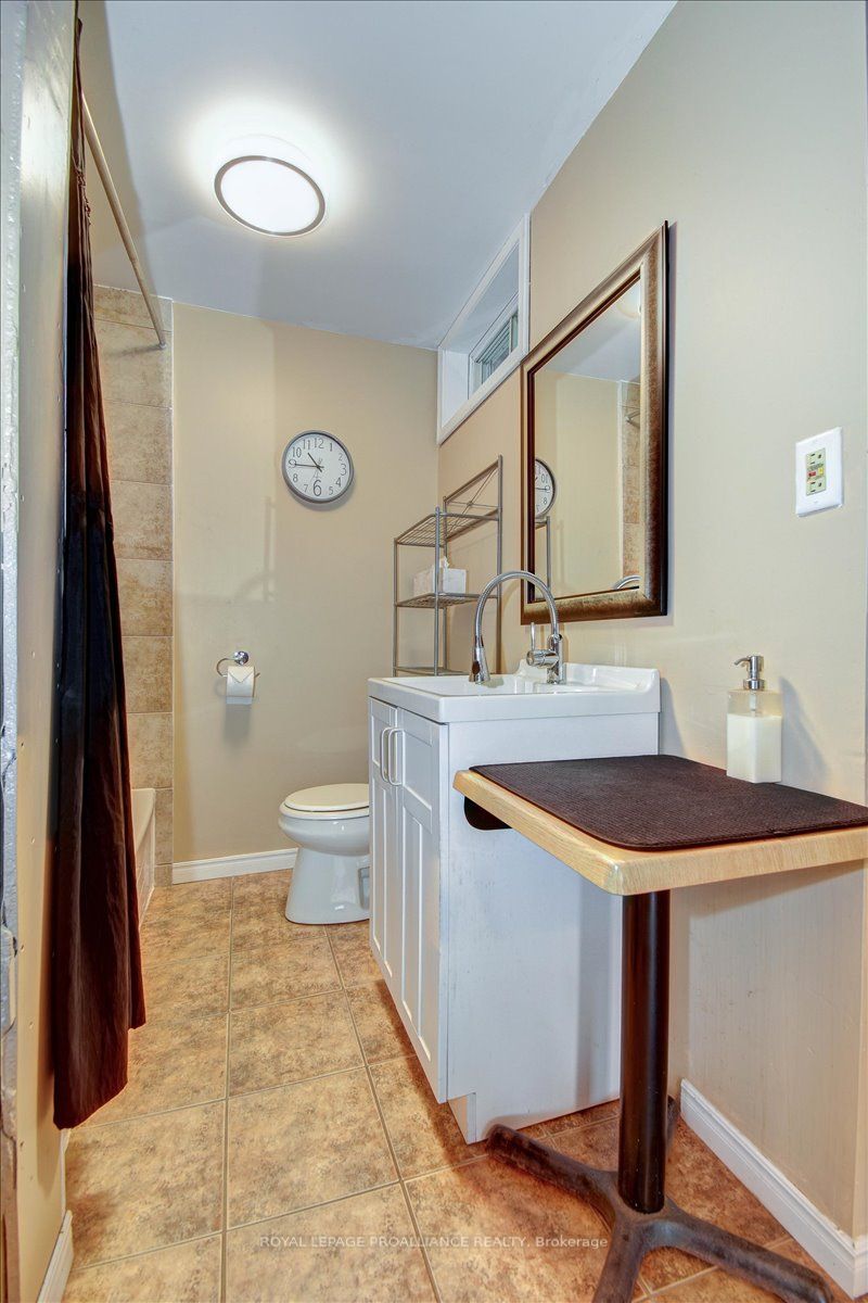 884 Centre Line Road Property Photo 15