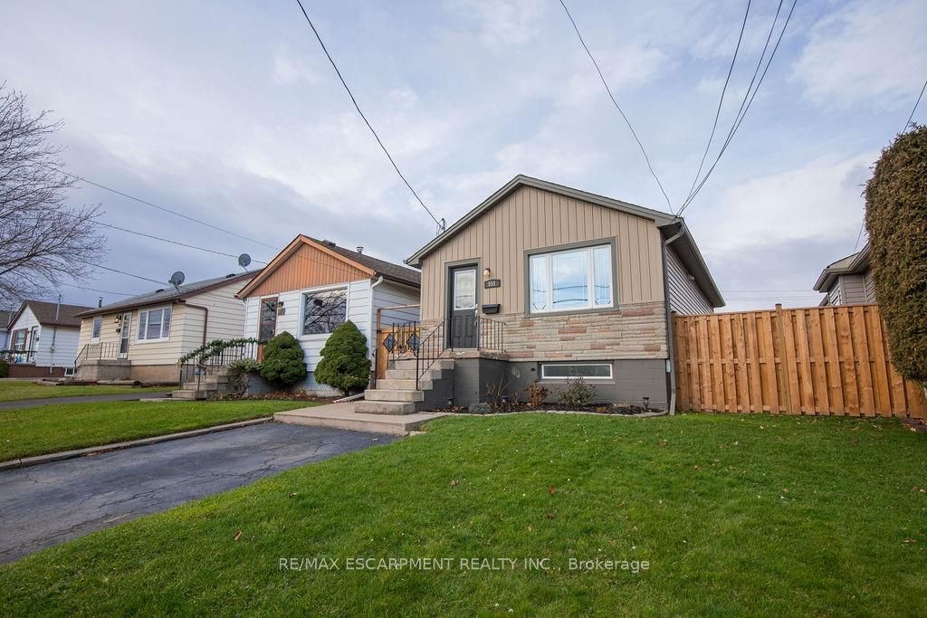 #lower - 551 Barnaby Street Property Photo 5