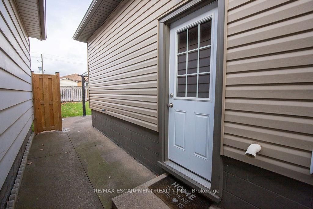 #lower - 551 Barnaby Street Property Photo 16